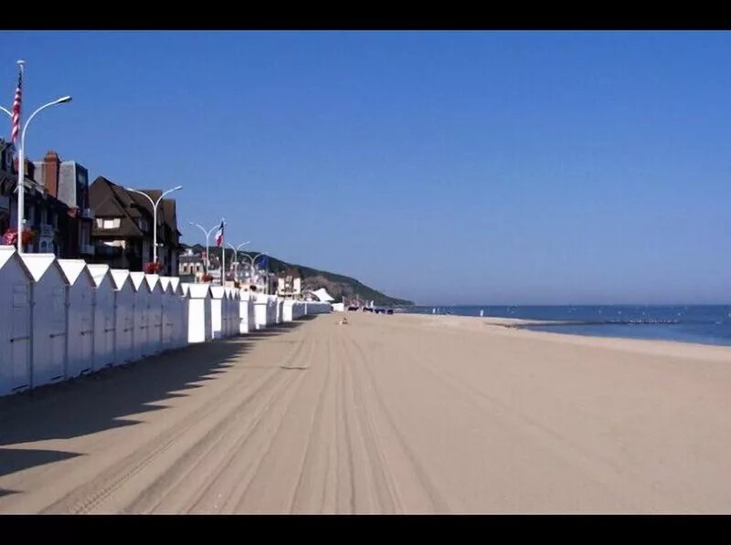 DUPLEX APARTMENT 47M2 BLONVILLE SUR MER 200m beach nearby. Deauville