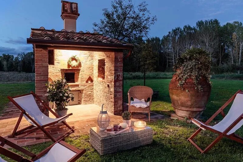 Villa BRUNETTA, Discover your Modern but Traditional Villa in Lucca