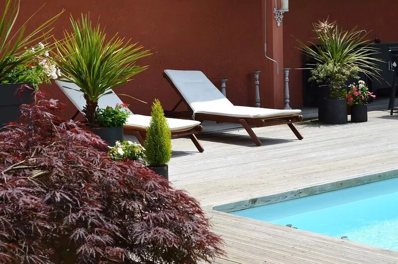 Tyrossaise villa with heated pool near ocean