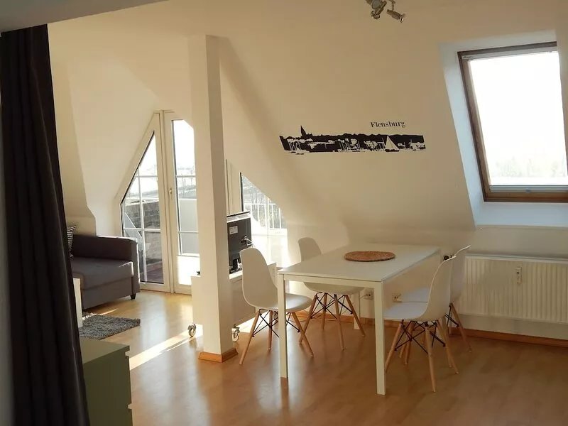 Cozy 1 bedroom apartment with water views