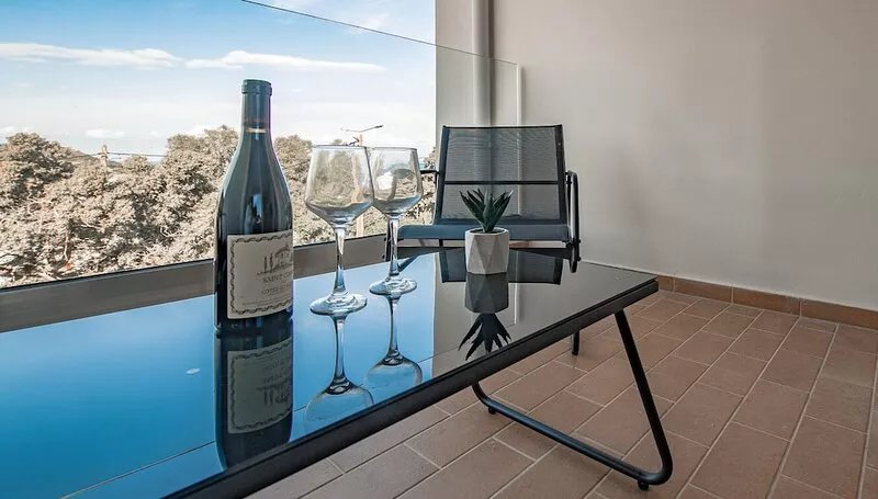 Eden's Lily - Luxury Spacious Apartment With Sea View