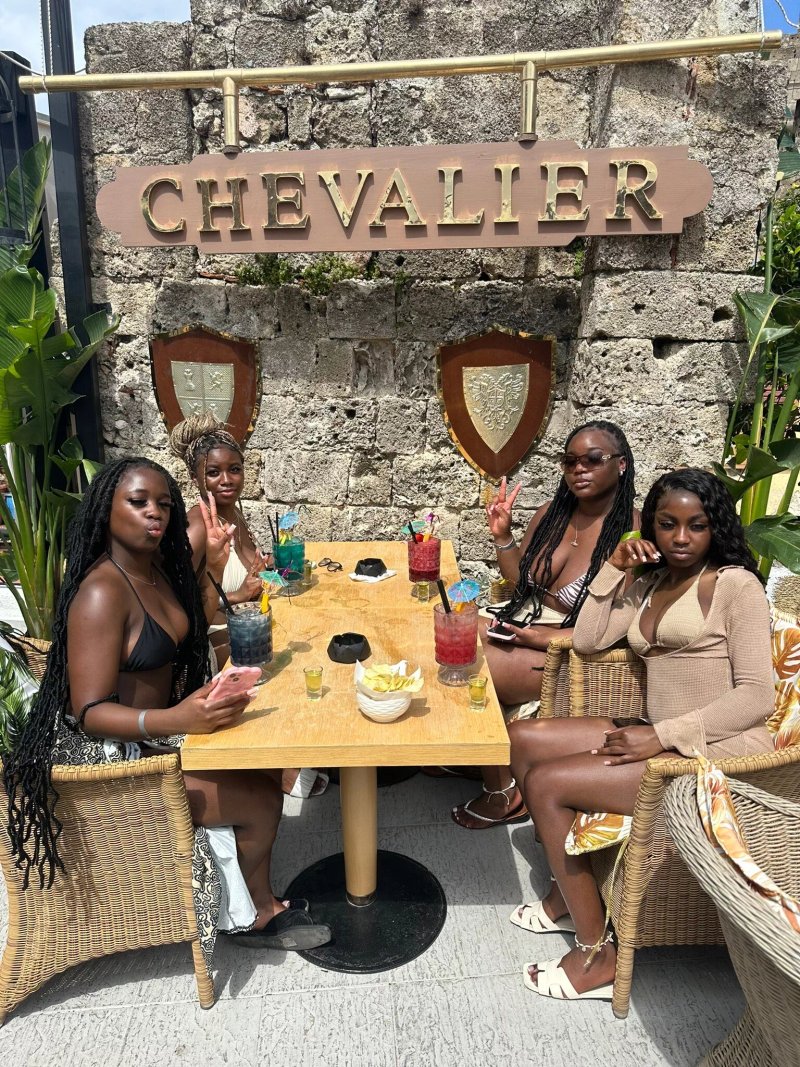 Chevalier Shisha & Cocktail Lounge Bar