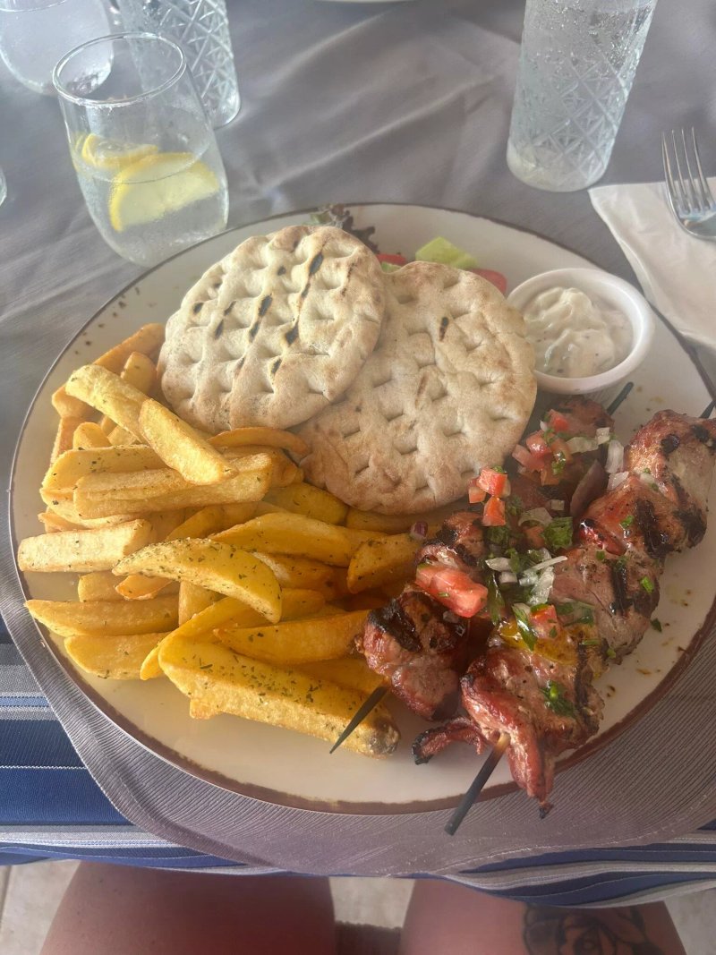 Mezepolis Kebab & Tavern