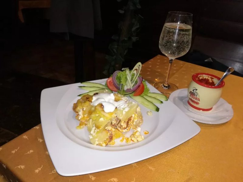 Karikas Restaurant and Hotel