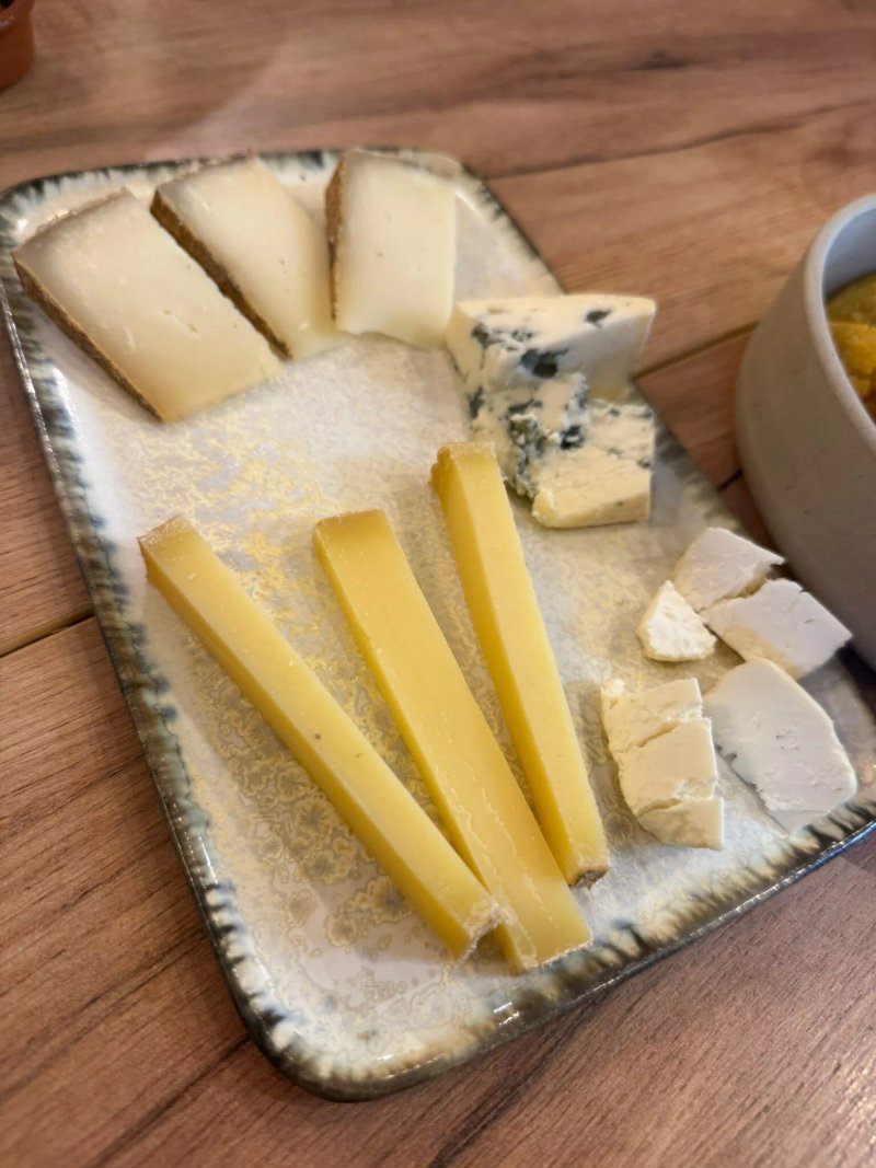 Esencia, Cave Et Cuisine De Partage