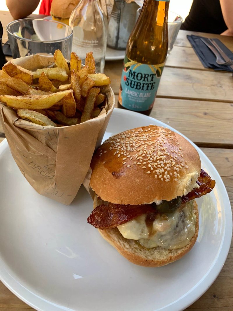 Le Hangar- Hamburger Factory