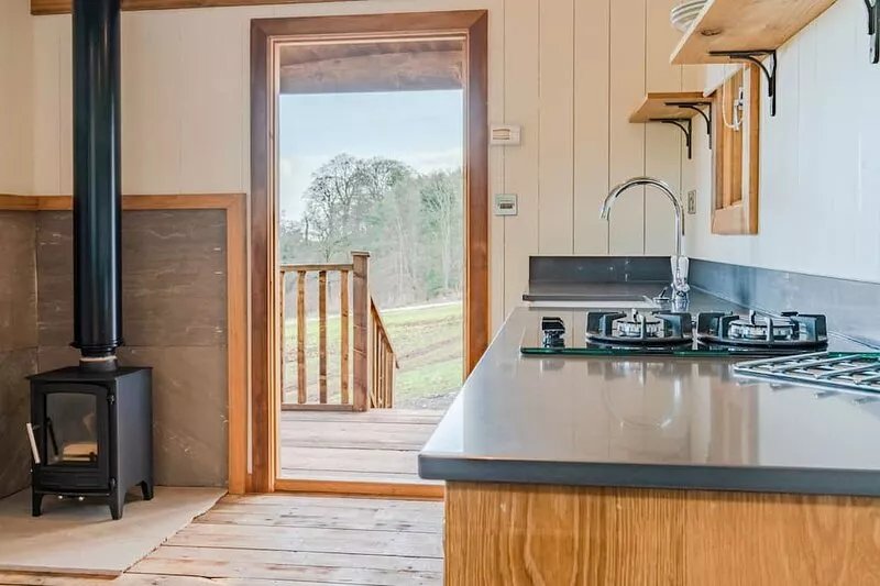 Betty Shepherd's Hut - sleeps 2 guests  in 1 bedroom