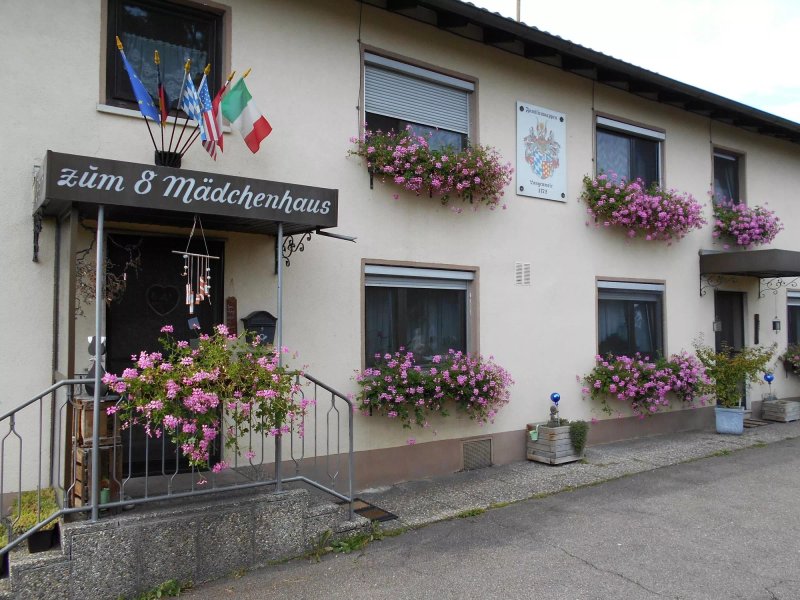 Zum 8 Mäedchenhaus