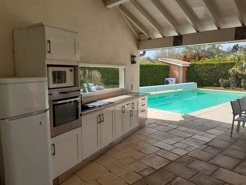 House with swimming pool, 4 bedrooms - 10 people