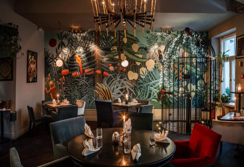 Parrot Resto & Bar