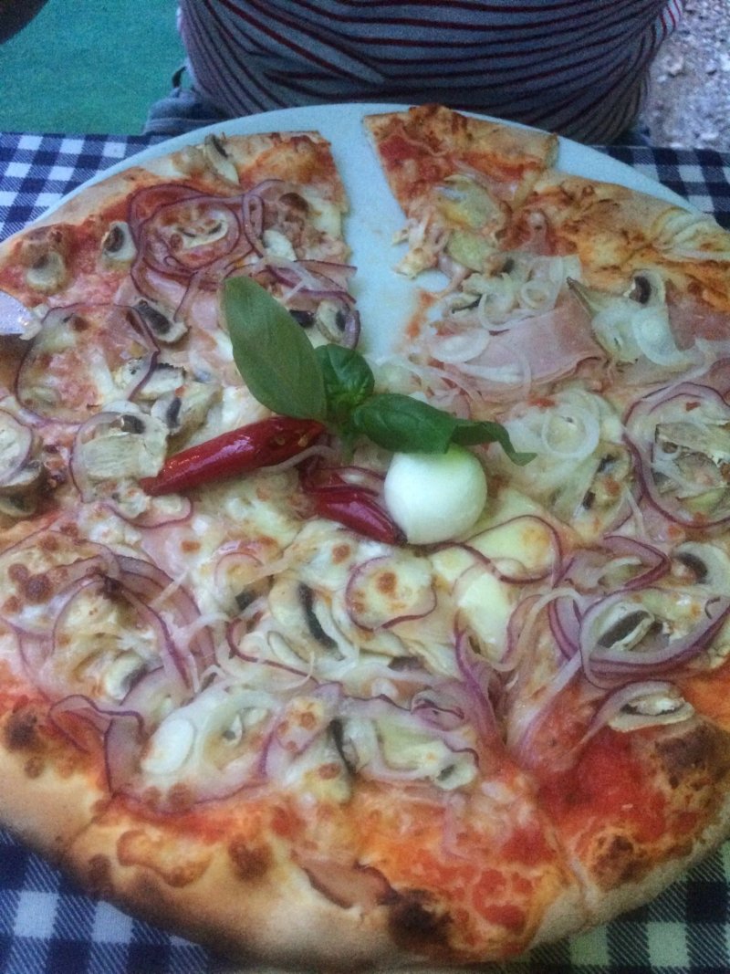 Holzofenpizza Pietro