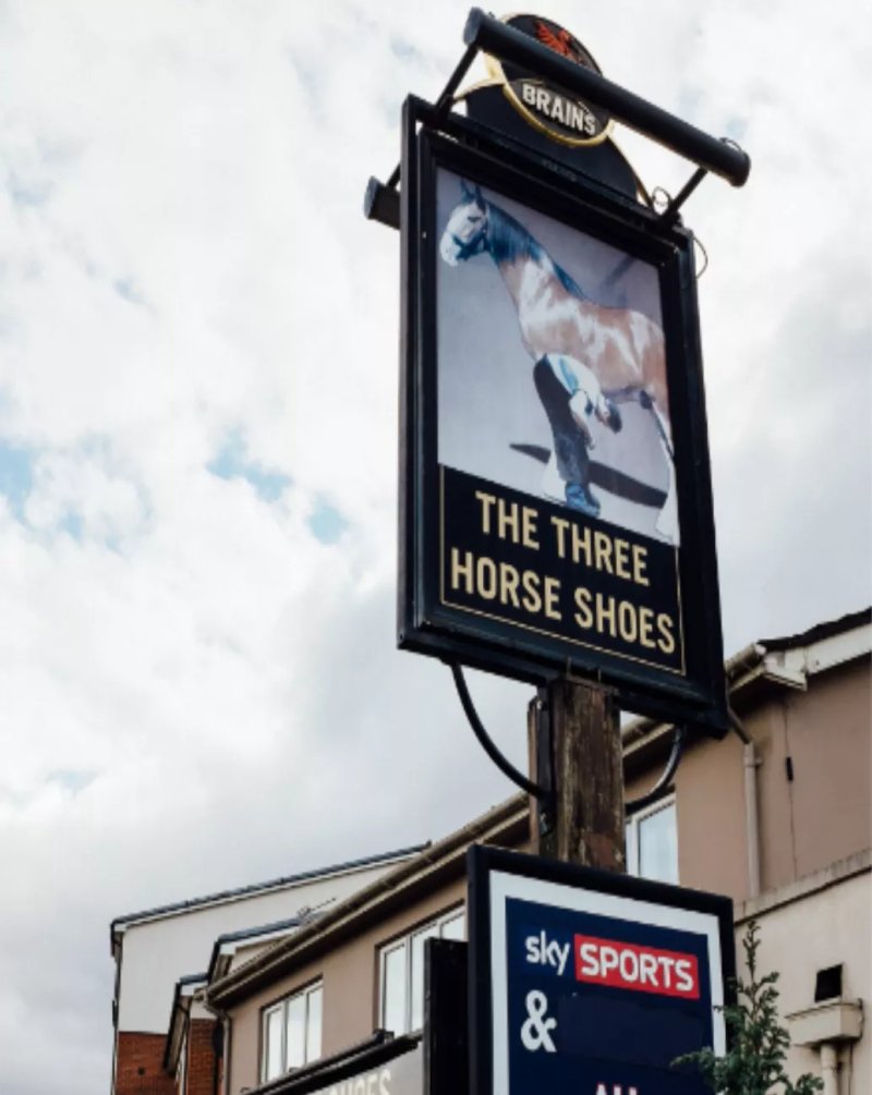 Three Horse Shoes