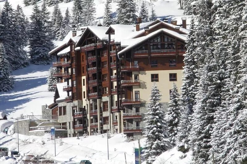 Luxury 4* ski-in ski-out apartment with pool, jacuzzi, sauna, steam room and gym