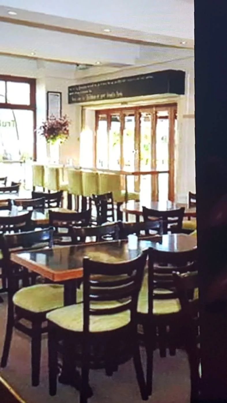 Lounge Coffee Bar & Cafe