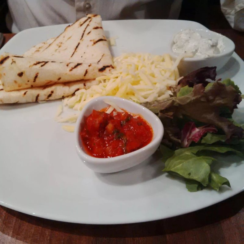 La Bistro Mediterranean Kitchen