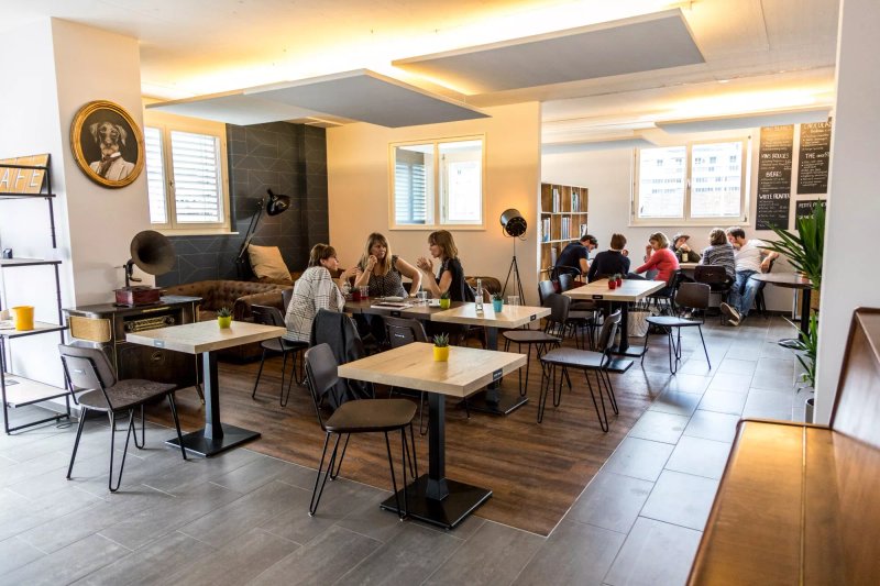 Cafe La Cabine