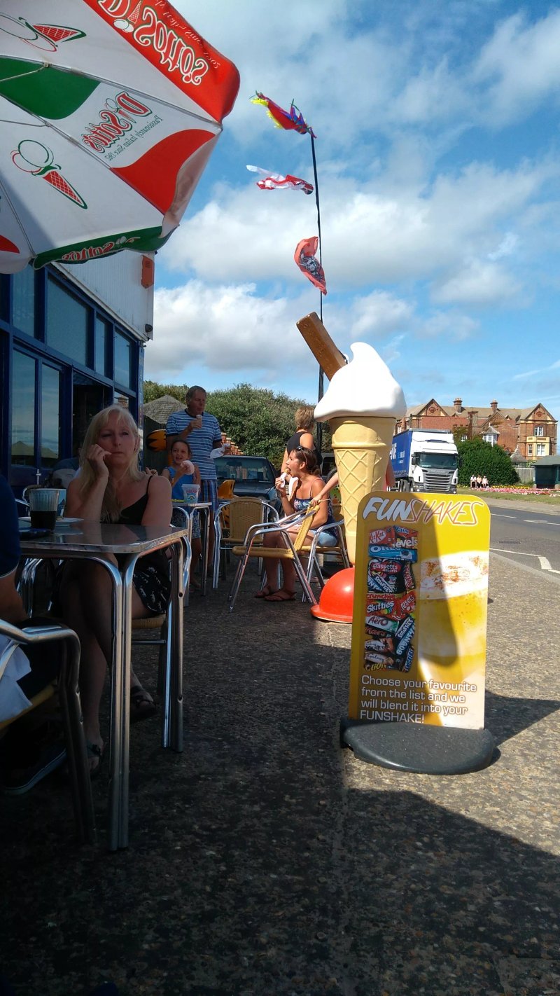 The Beach Hut Cafe & Ice Cream Parlour