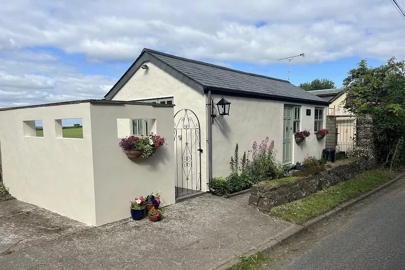 PALMERS LODGE, with a garden in Egloskerry