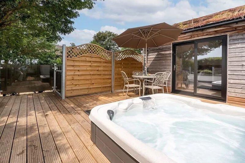 Somerset Lodge - sleeps 4/5 with private hot tub
