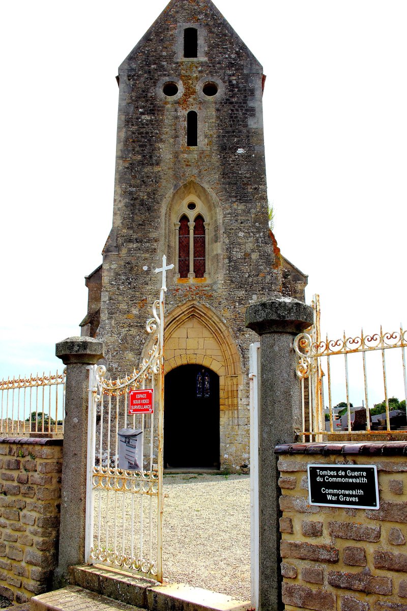 St. Laurent-sur-mer Churchyard