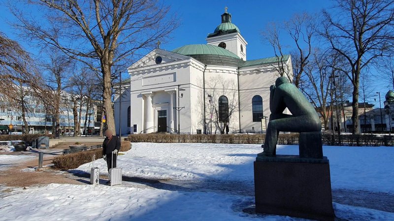 Larin-Kyosti Statue