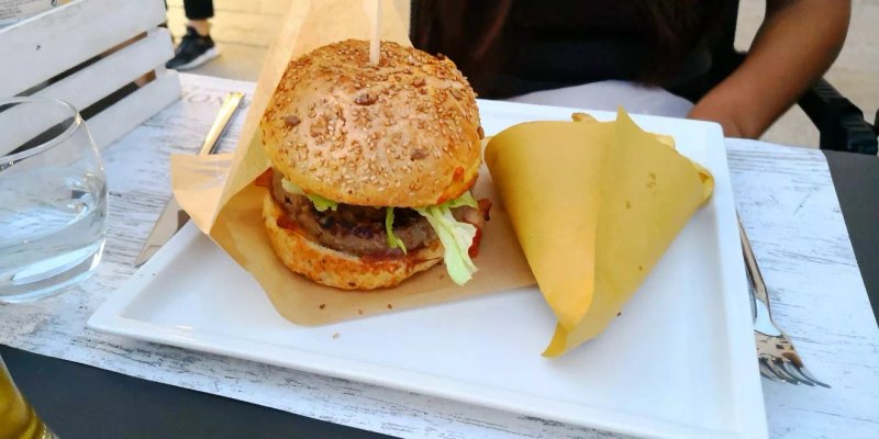 Arnold's Cafe