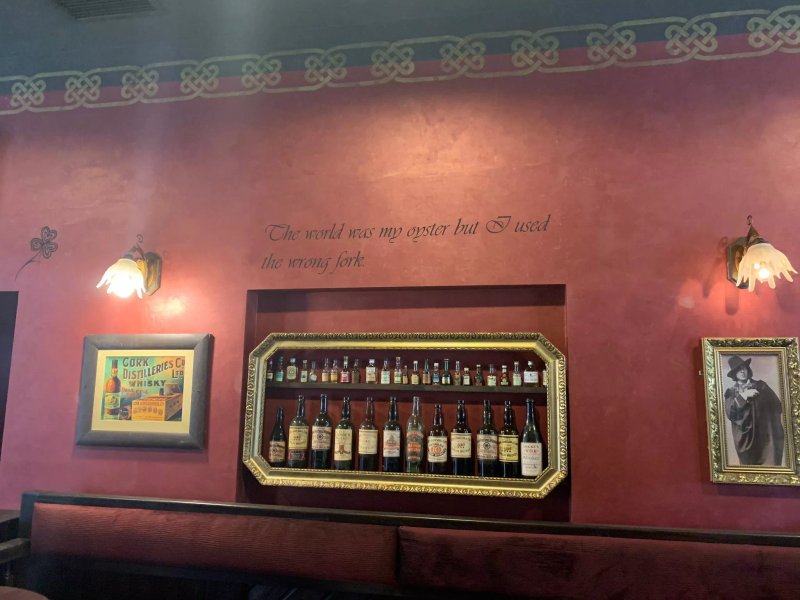 Oscar Wilde's Irish Pub & Cafe