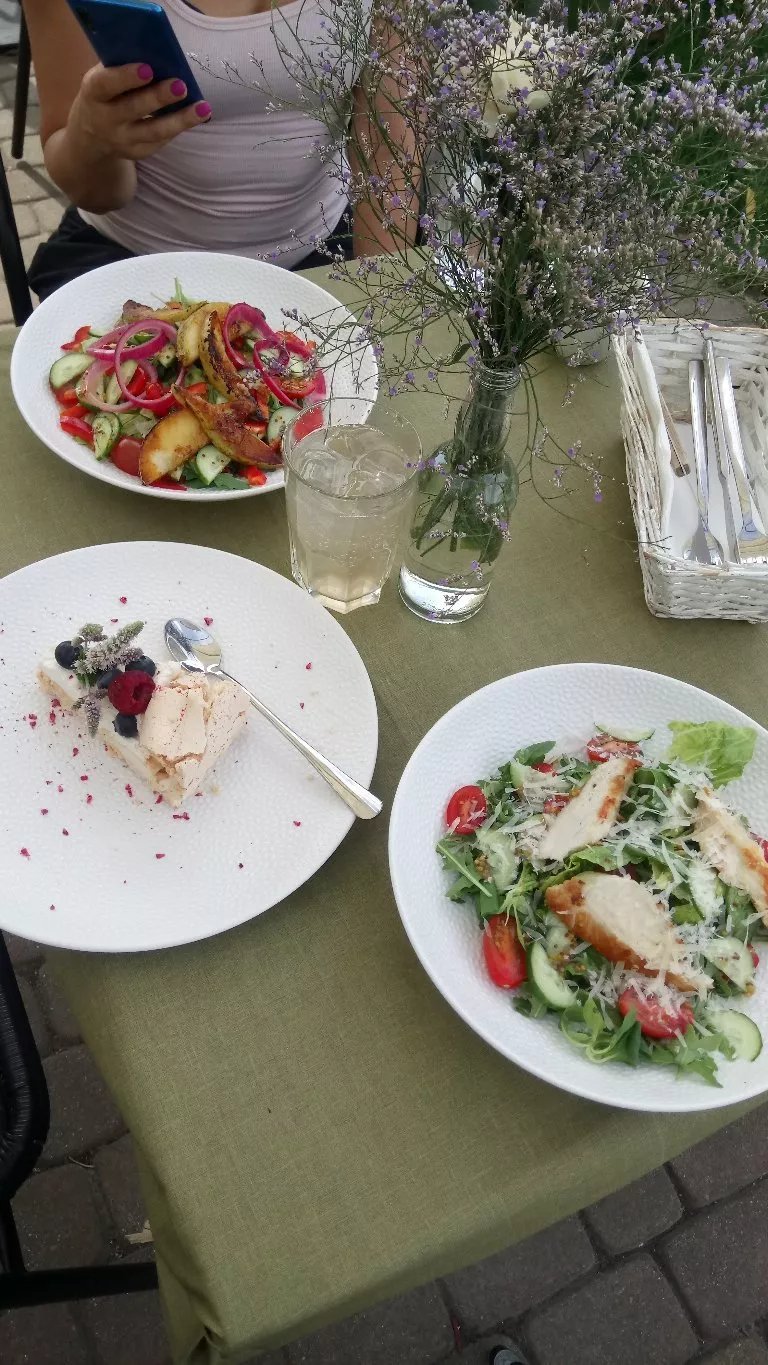 BUGSY'S Music Restaurante