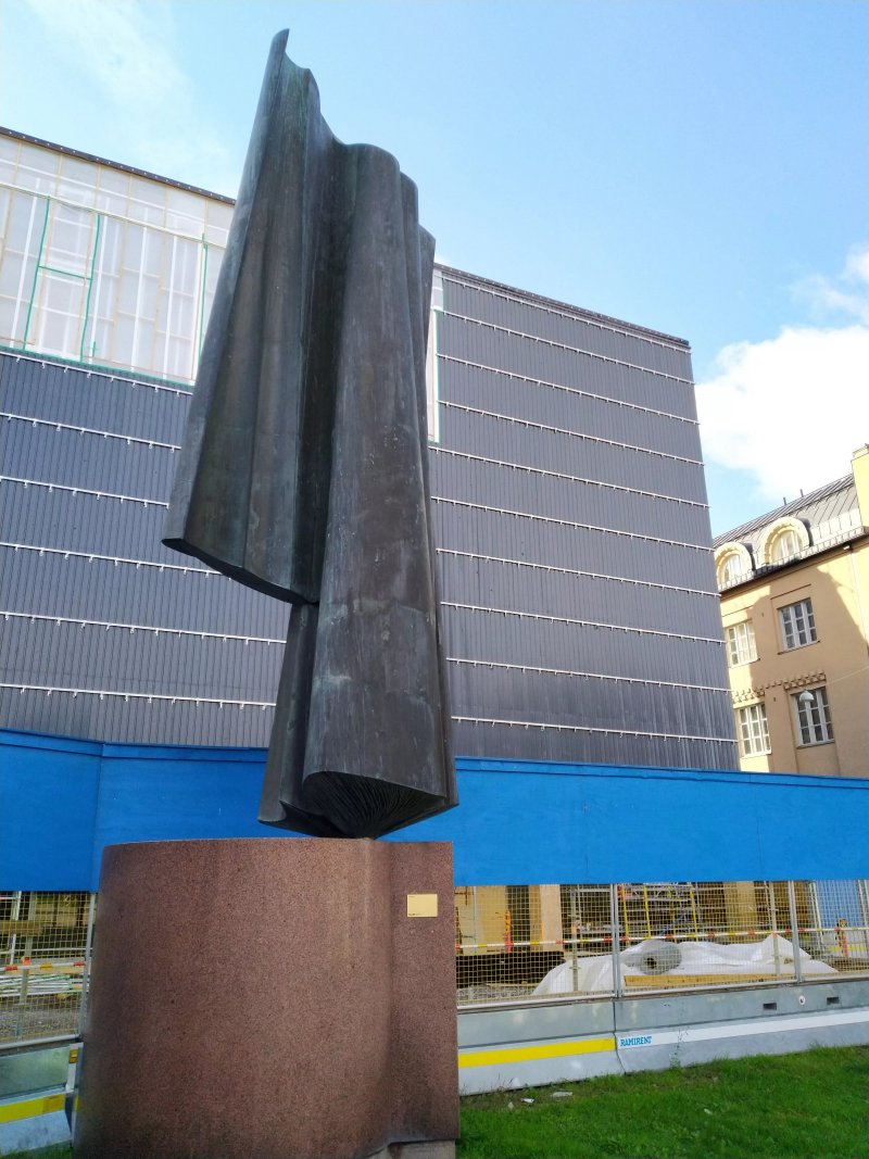 The Curtain / Memorial To Actress Ida Aalberg