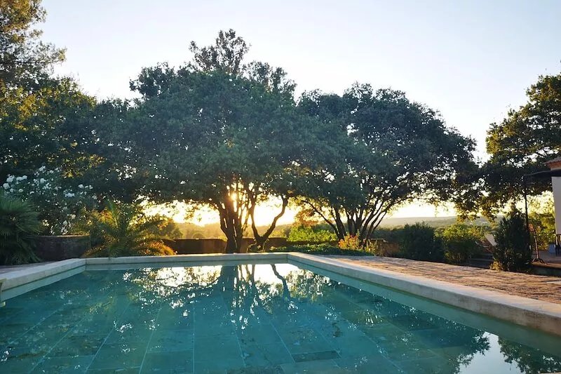 Very quiet property in lush greenery, not overlooked