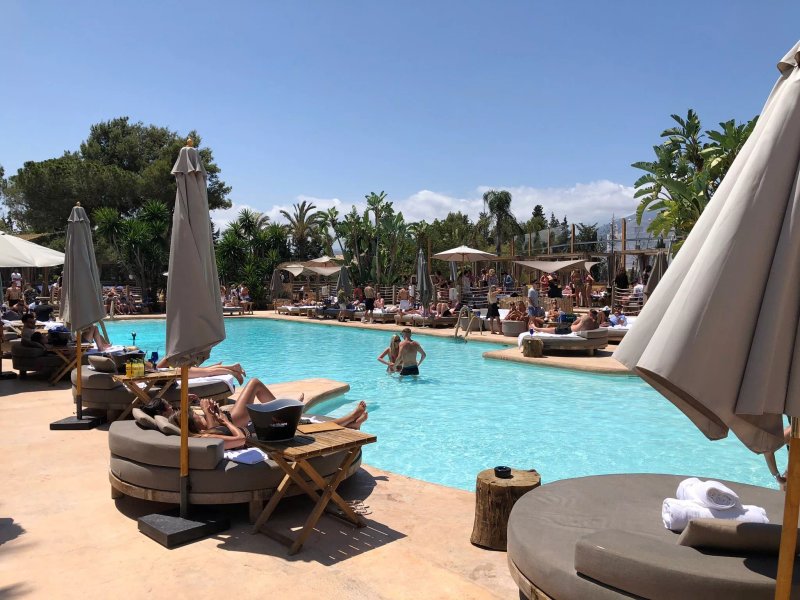 Nao Pool Club