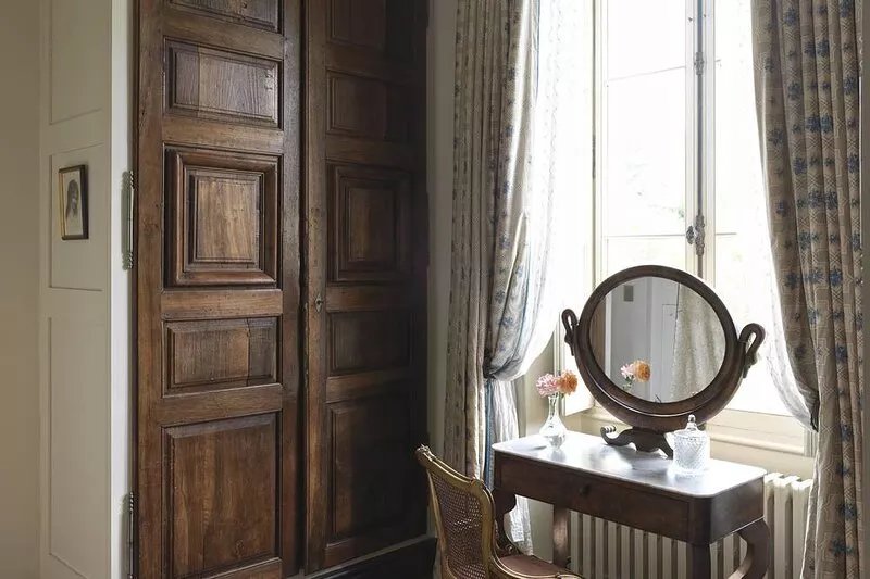 Staffed Luxury Chateau: Pool, Vines & Best Location Near Bordeaux
