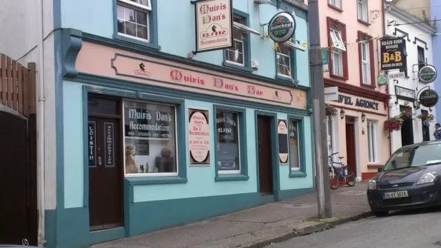 Muiris Dan's Bar and Accommodation