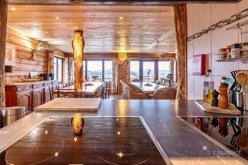 Large Savoyard-style house with indoor swimming pool, sauna, meeting room