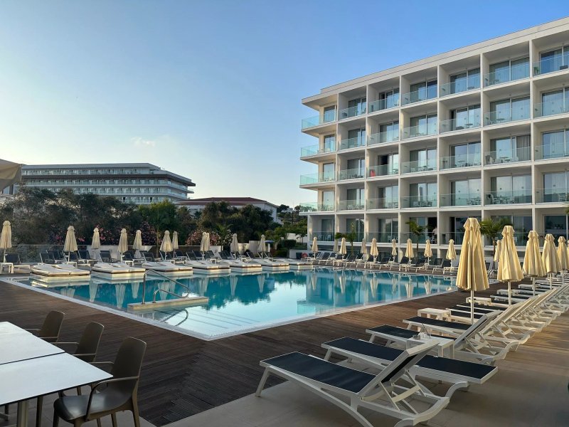 Eleana Hotel