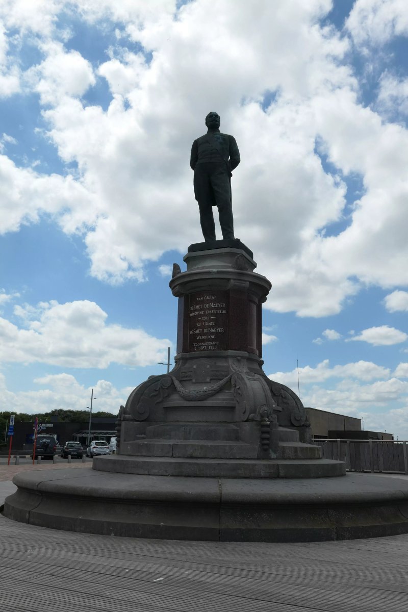 Statue of Count Paul de Smet de Naeyer