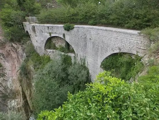 Passeggiata Acquedotto Medievale "Gola del Bottaccione" Gubbio
