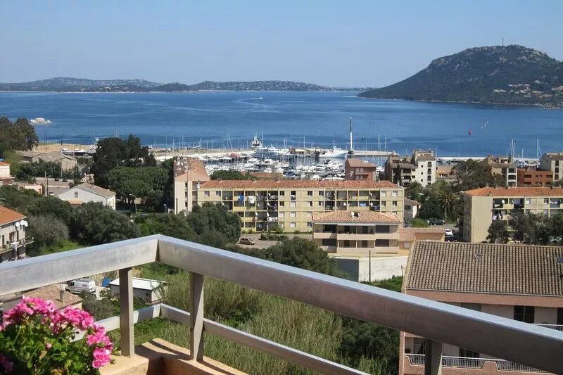 T2 fully renovated stunning sea views 5mn walk from the harbor and town center