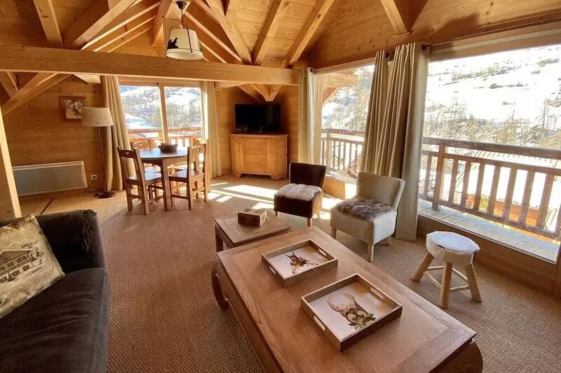 Luxury chalet 160 m2 for 10 people, shuttle bus at 50m, 3mn from the lifts