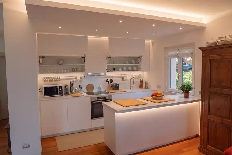 Luxury Apartment in Villa, Lake View and Private Garden