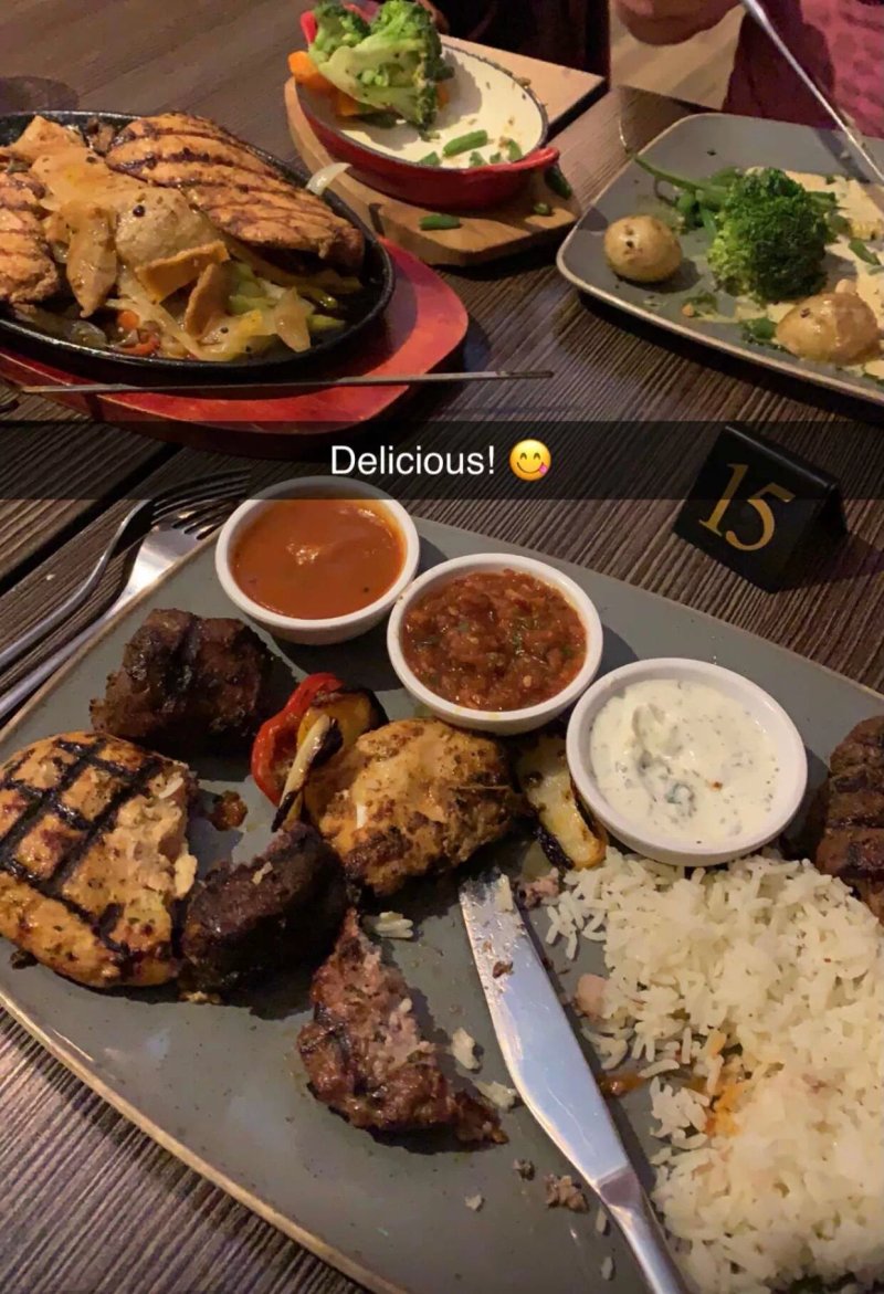 Leo's Restaurant Bar & Grill