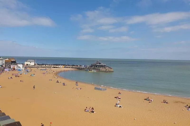 Family Seaside Escape - Near Viking Bay