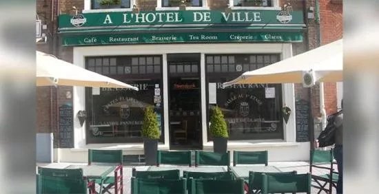 A l'Hotel de Ville