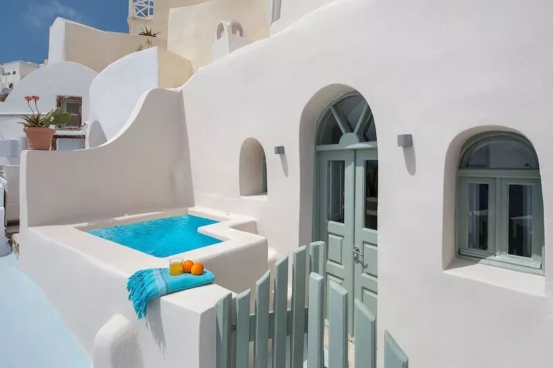 Stunning Caldera View With Jacuzzi In A Fully Renovated Cute Little Cave House!