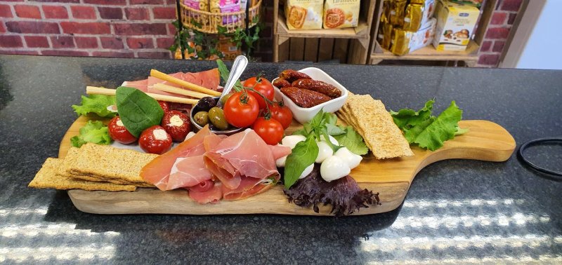 La Ari Italian Deli & Cafe