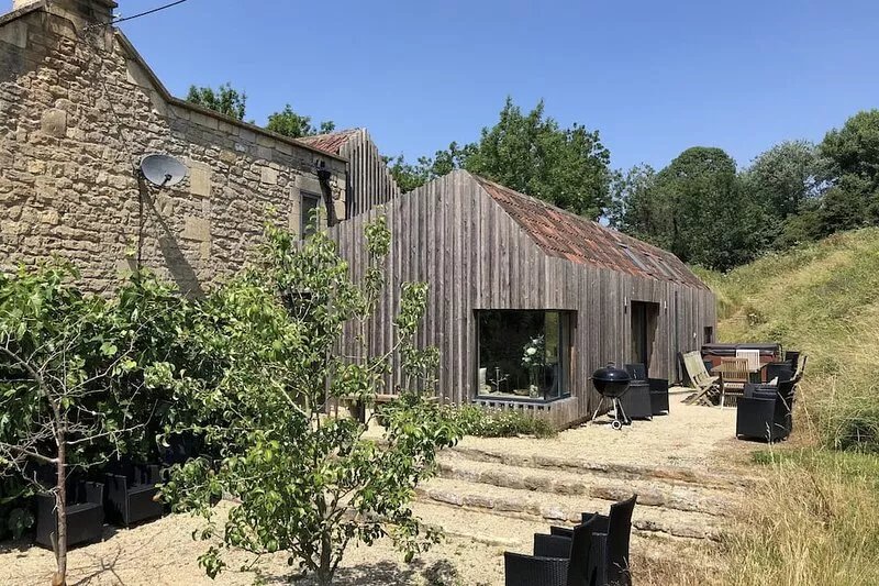 Large House With hot tub Near Bath