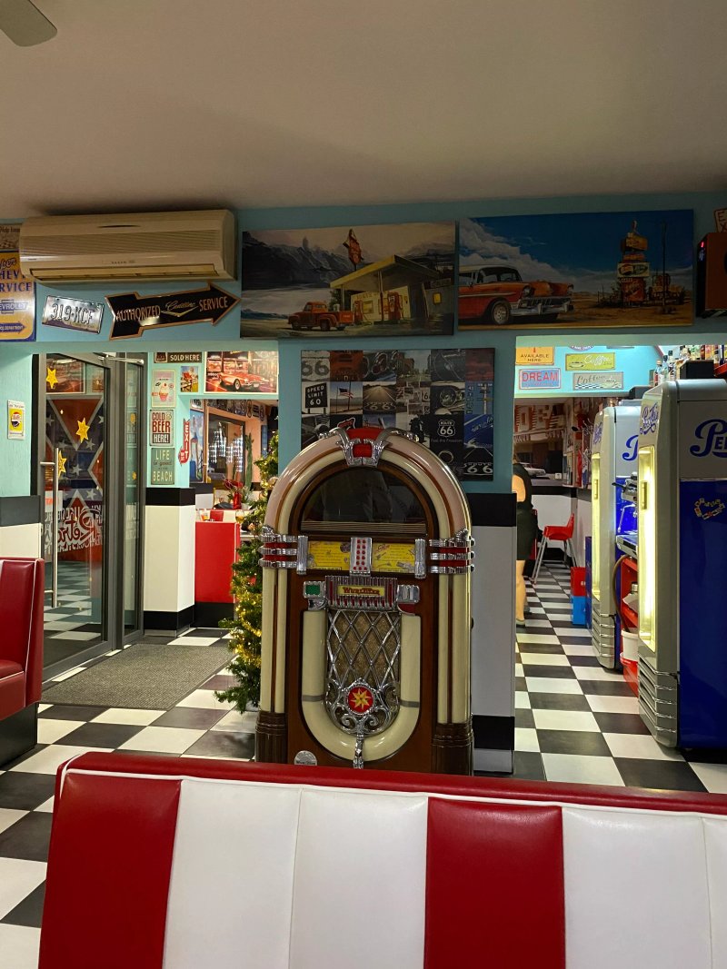Retro's Steakhouse