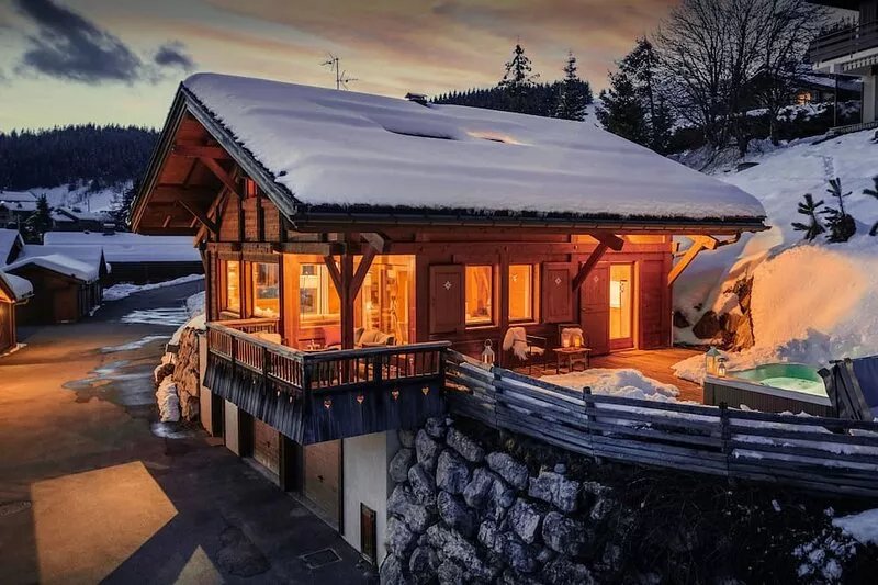 Chalet Alpachic - cosy home for 8 with open fire & hot tub - OVO Network