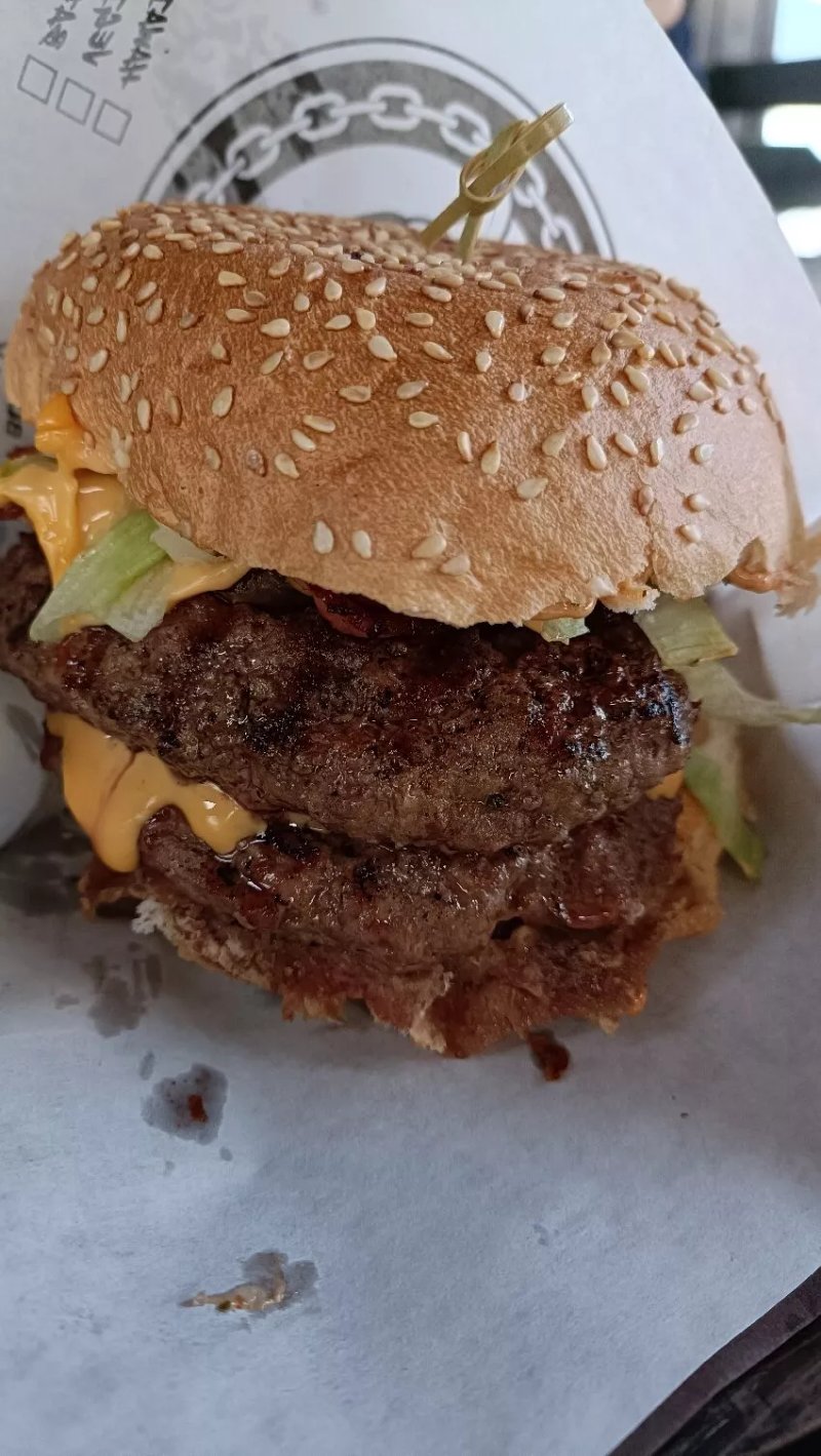 Zmajeva votlina in 7 Burger