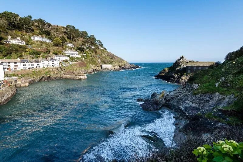 Stunning house right by the sea, spectacular far reaching sea views in Polperro
